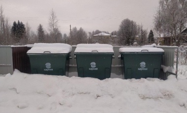 Снегопады затрудняют работу мусоровозов